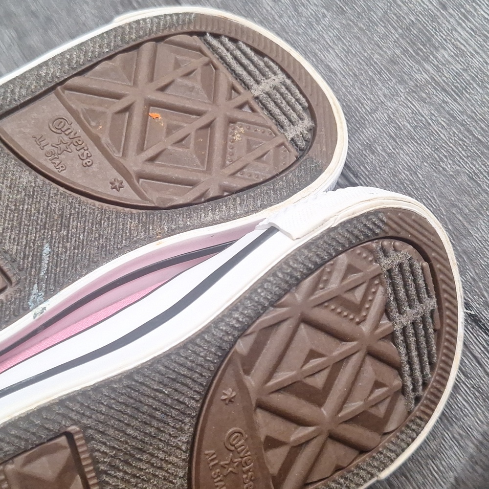 Converse Pink Low-Top Sneakers with Classic Logo - Picture 4 of 7